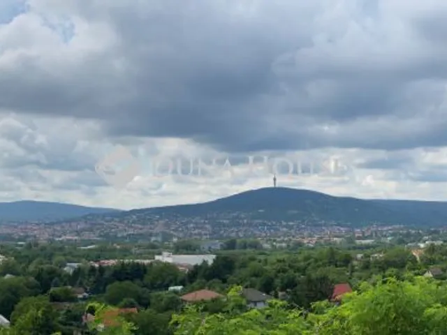 Eladó telek Pécs 2093 nm