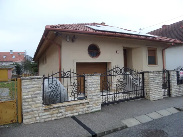 Eladó ház Pécs 175 nm