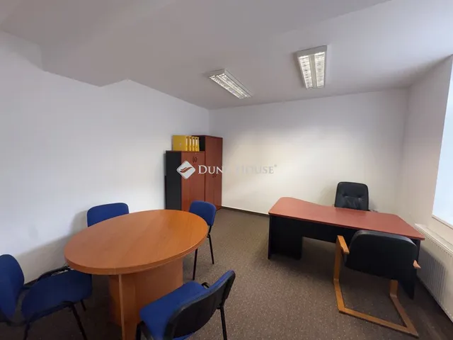 Eladó kereskedelmi és ipari ingatlan Pécs, Légszeszgyár utca 78 nm