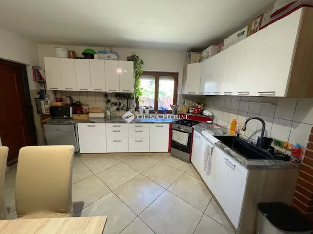 Eladó ház Nagytótfalu, Kossuth utca 180 nm