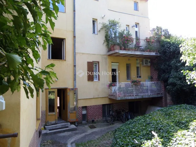 Eladó lakás Pécs, Papnövelde utca 34 nm