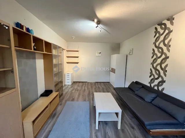 Eladó lakás Pécs, Gyöngyös utca 47 nm