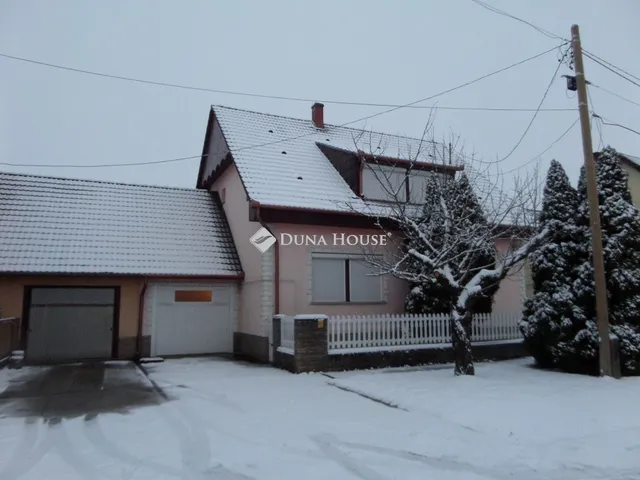 Eladó ház Szentlőrinc, Kodolányi János utca 181 nm