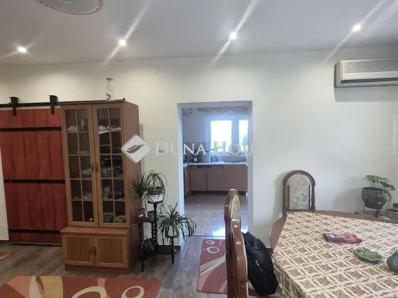 Eladó ház Pécs, Auróra utca 216 nm