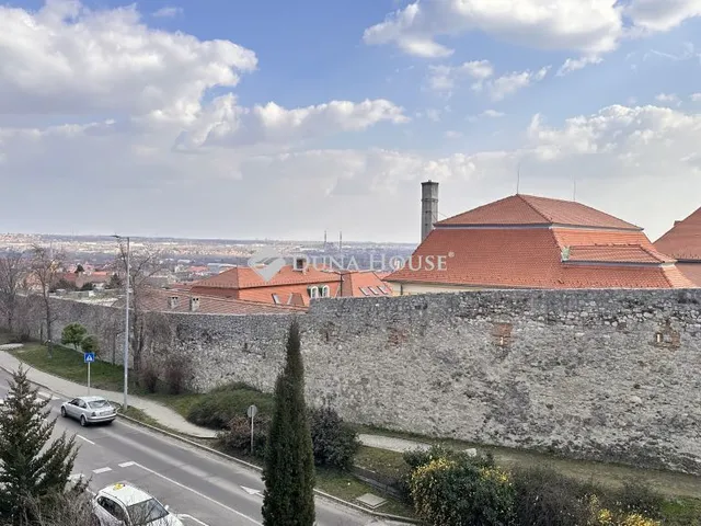 Eladó lakás Pécs 74 nm