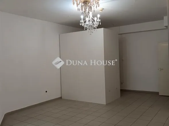 Eladó kereskedelmi és ipari ingatlan Pécs 34 nm