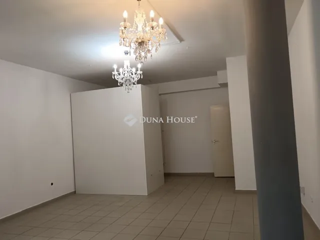 Eladó kereskedelmi és ipari ingatlan Pécs, Bajcsy-Zsilinszky utca 34 nm