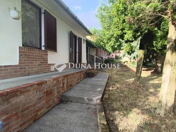 Eladó ház Olasz, Petőfi Sándor utca 178 nm