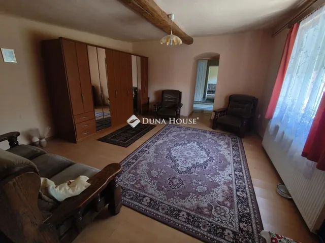 Eladó ház Olasz, Petőfi Sándor utca 178 nm