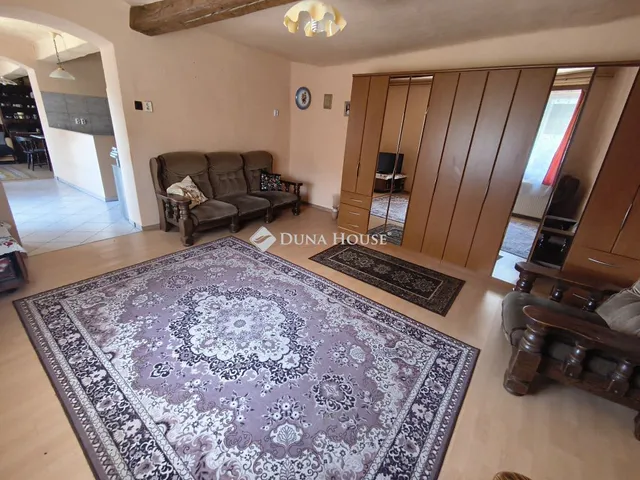 Eladó ház Olasz, Petőfi Sándor utca 178 nm