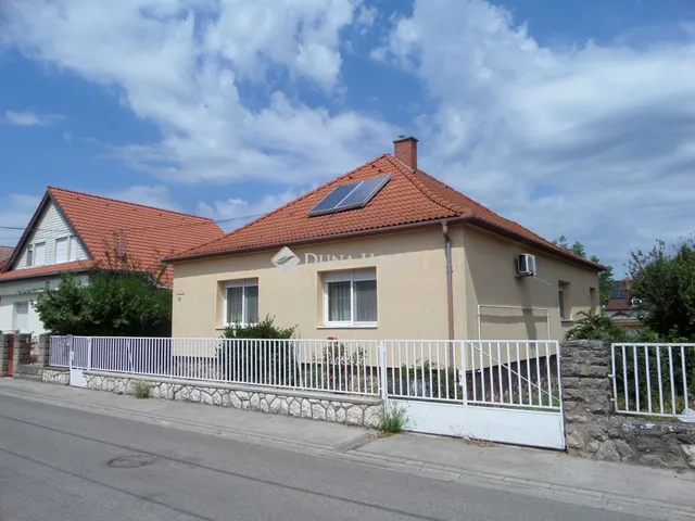Eladó ház Pécs, Rakéta utca 130 nm