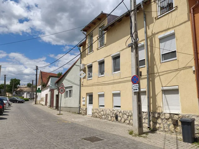 Eladó lakás Pécs, Major utca 163 nm