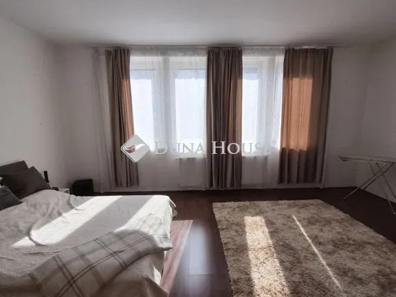Eladó lakás Komló 102 nm