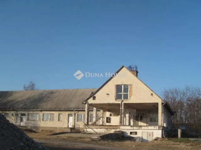 Eladó kereskedelmi és ipari ingatlan Sződ 800 nm