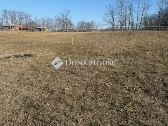 Eladó telek Őrbottyán 996 nm