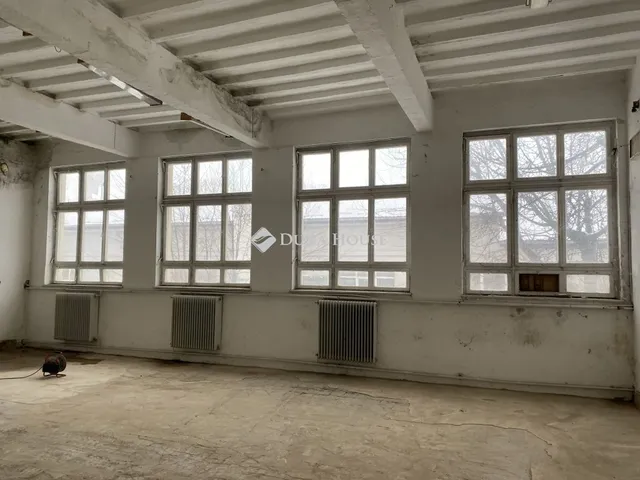 Kiadó kereskedelmi és ipari ingatlan Dunakeszi 143 nm