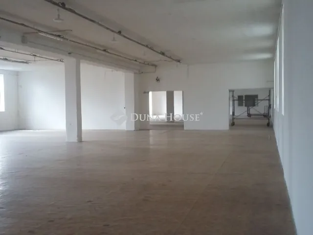 Kiadó kereskedelmi és ipari ingatlan Budapest IV. kerület 2105 nm