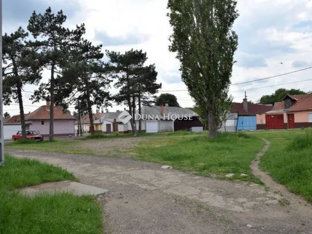 Eladó telek Gyöngyös, Óvoda utca 799 nm