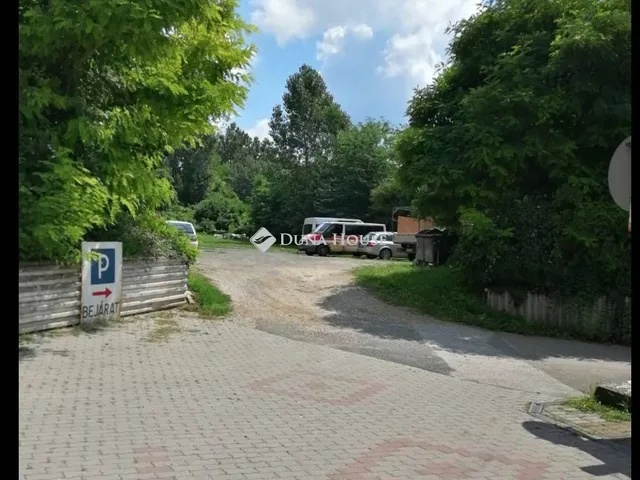 Eladó kereskedelmi és ipari ingatlan Bag 1200 nm