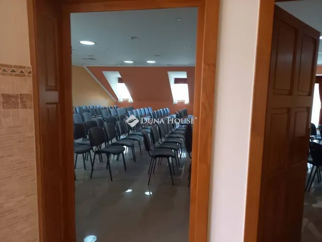 Kiadó kereskedelmi és ipari ingatlan Aszód 300 nm