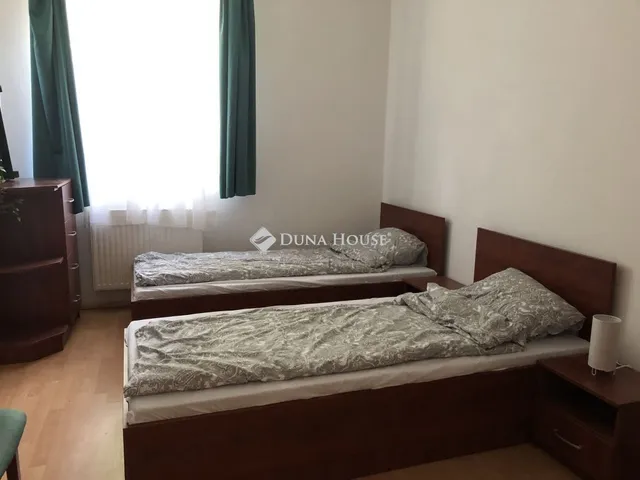 Kiadó kereskedelmi és ipari ingatlan Gyöngyösoroszi 100 nm
