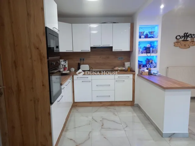 Eladó ház Gyöngyössolymos, Szabadság út 160 nm