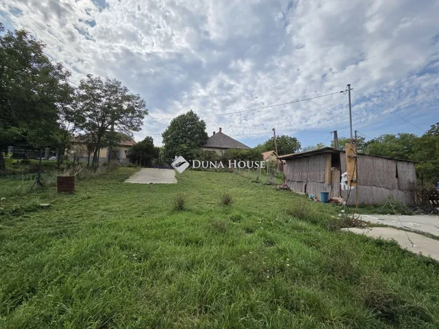 Eladó telek Nagykökényes, Táncsics út 717 nm