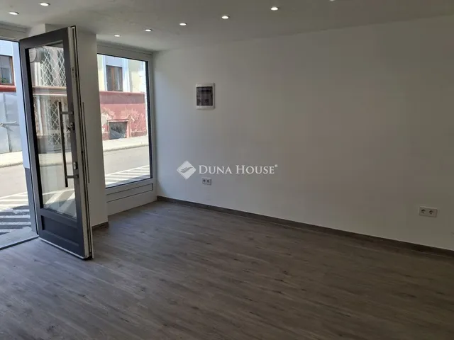 Kiadó kereskedelmi és ipari ingatlan Gyöngyös 23 nm