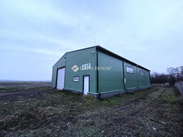 Eladó kereskedelmi és ipari ingatlan Hatvan, Nincs utca 342 nm