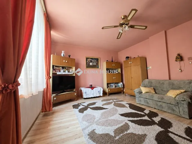 Eladó ház Hatvan 250 nm