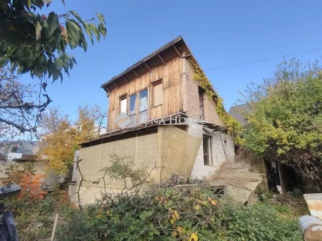 Eladó telek Szentendre 650 nm