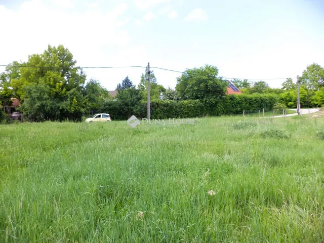 Eladó telek Kápolnásnyék 859 nm