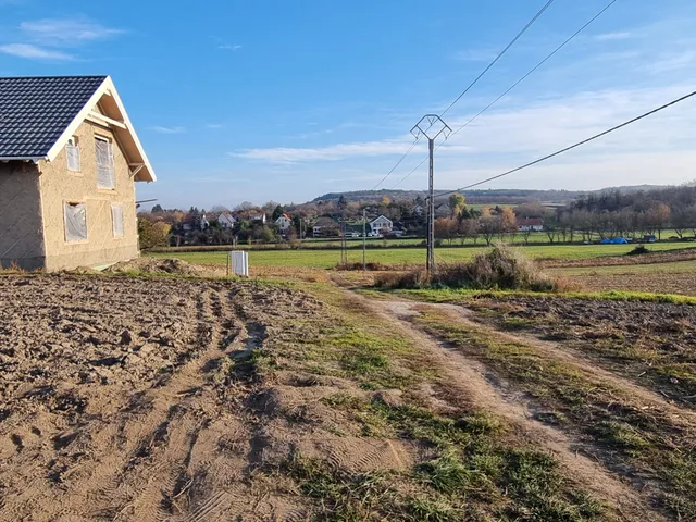 Eladó telek Pázmánd 1090 nm