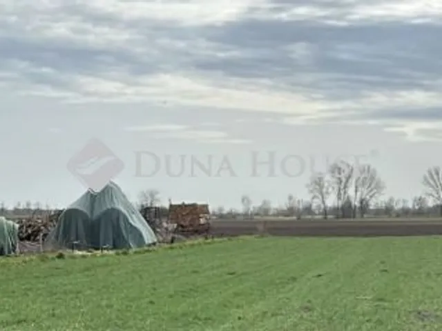 Eladó telek Káloz 2079 nm