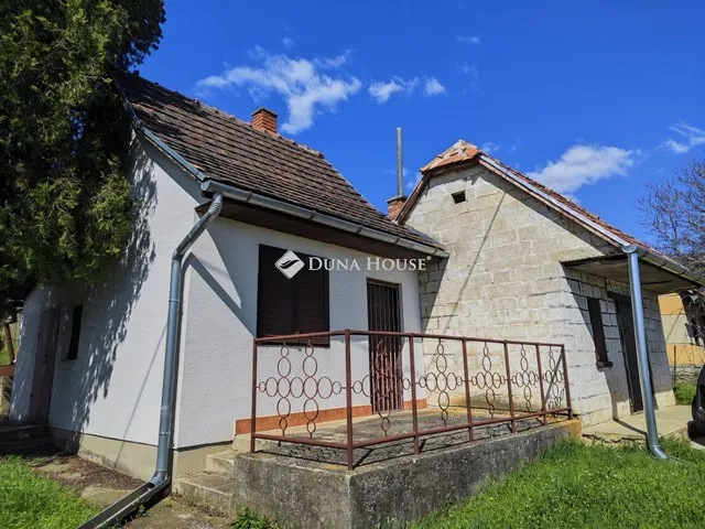 Eladó telek Pázmánd 1035 nm
