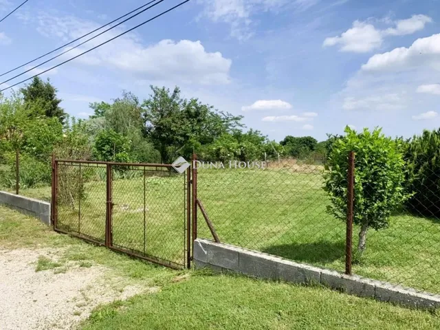 Eladó telek Pázmánd 700 nm