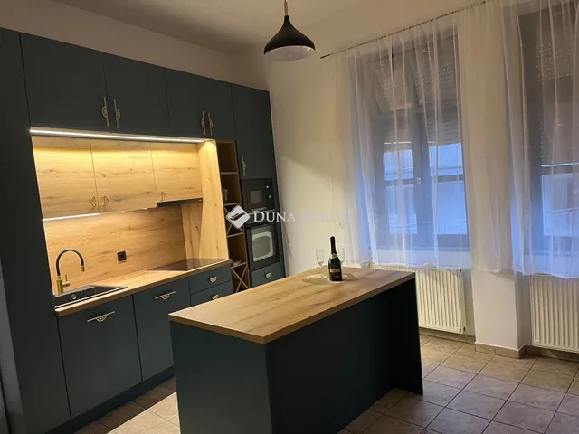 Eladó lakás Székesfehérvár 146 nm