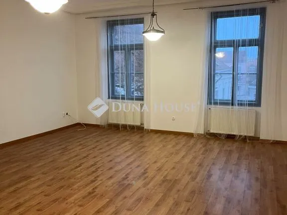 Eladó lakás Székesfehérvár 146 nm