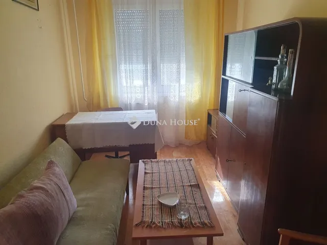 Eladó lakás Székesfehérvár, Salétrom utca 49 nm