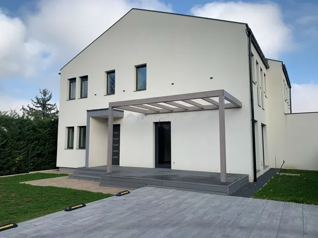 Eladó ház Gárdony 250 nm