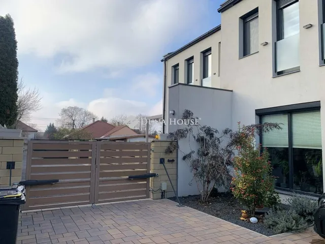 Eladó ház Gárdony 250 nm