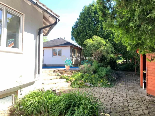 Eladó ház Vál 230 nm