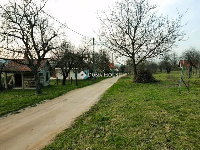 Eladó telek Pázmánd 1895 nm