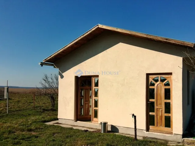 Eladó kereskedelmi és ipari ingatlan Gárdony 45 nm