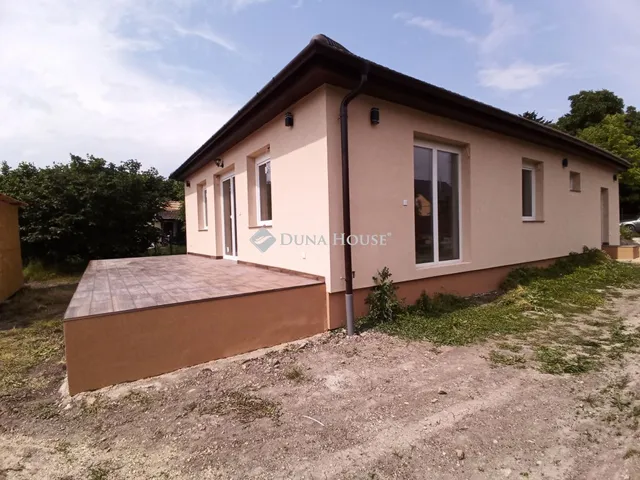 Eladó telek Perkáta 837 nm