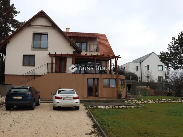 Eladó ház Sukoró, Kökény utca 220 nm