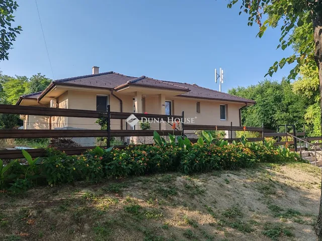 Eladó ház Kápolnásnyék 210 nm