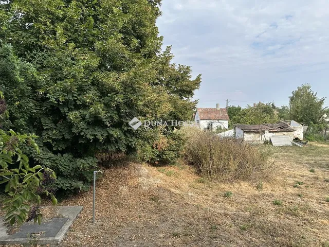 Eladó telek Pákozd 719 nm