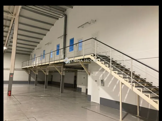 Kiadó kereskedelmi és ipari ingatlan Győr 1000 nm