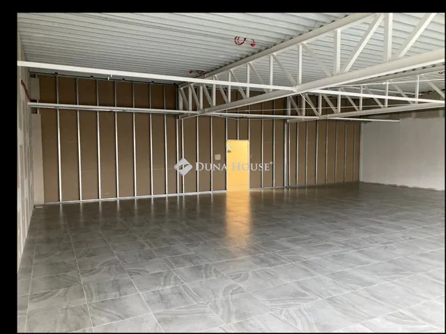 Kiadó kereskedelmi és ipari ingatlan Győr 204 nm